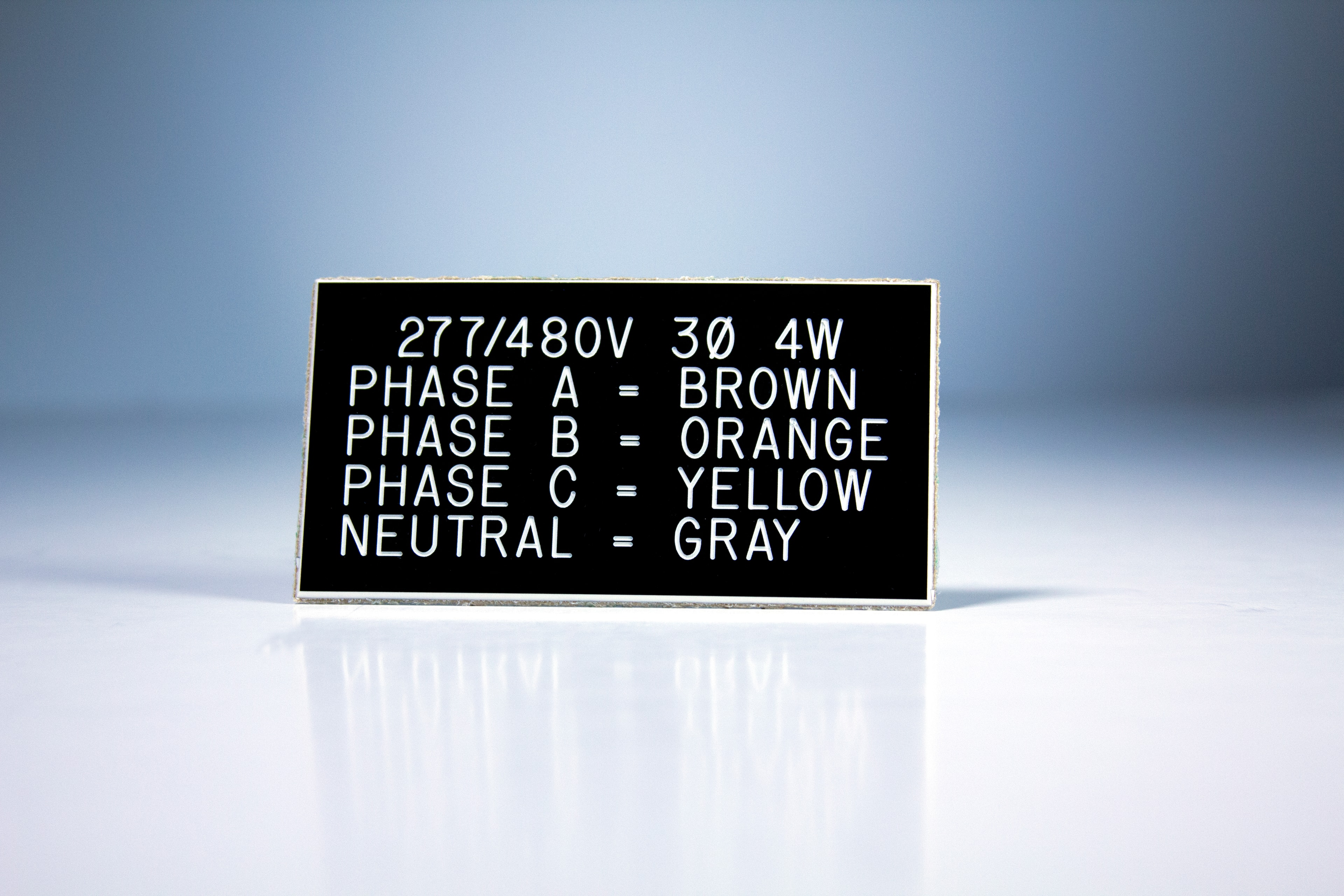 Engraved phenolic phase color code label — 277/480V 3Ø 4W